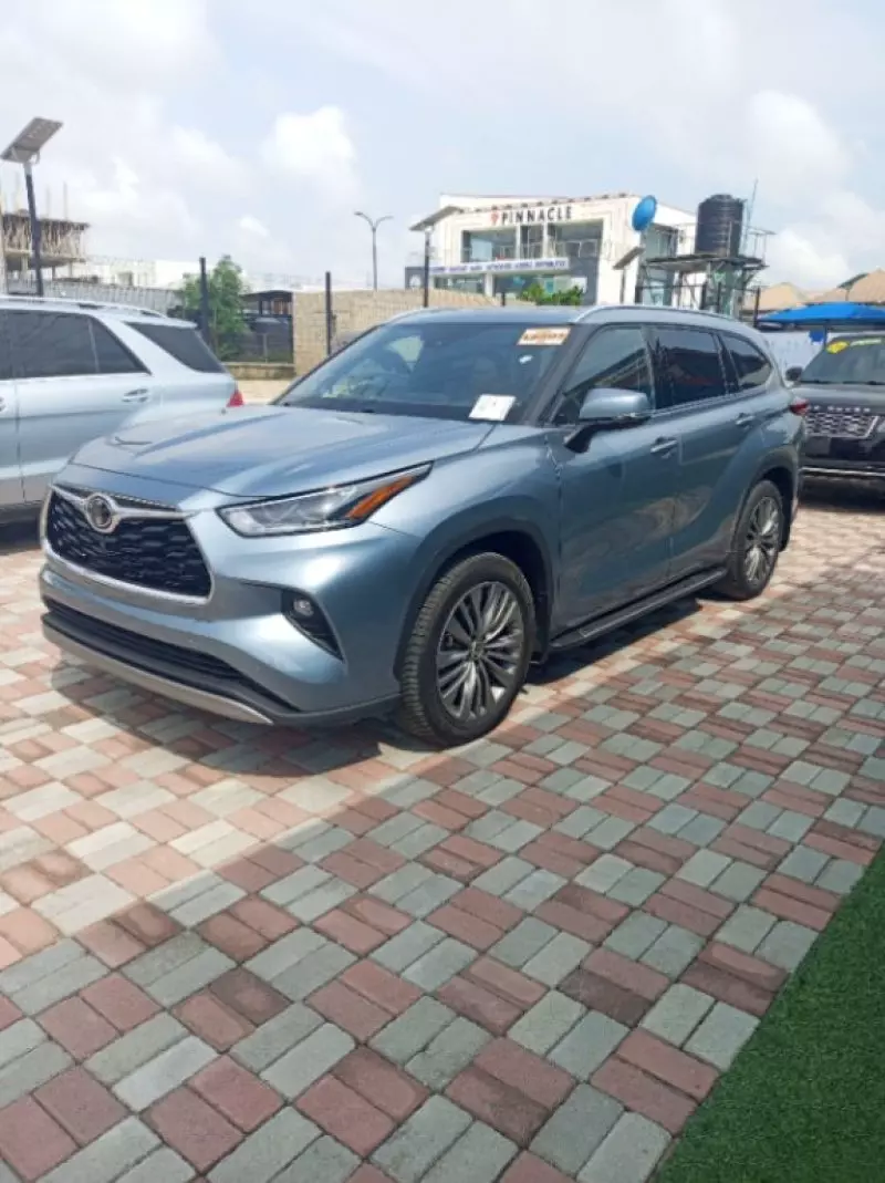 Toyota Highlander   - 2020