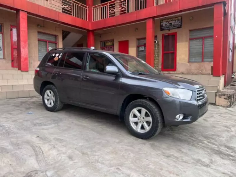 Toyota Highlander   - 2010