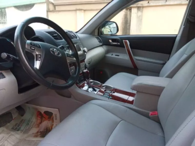 Toyota Highlander   - 2011