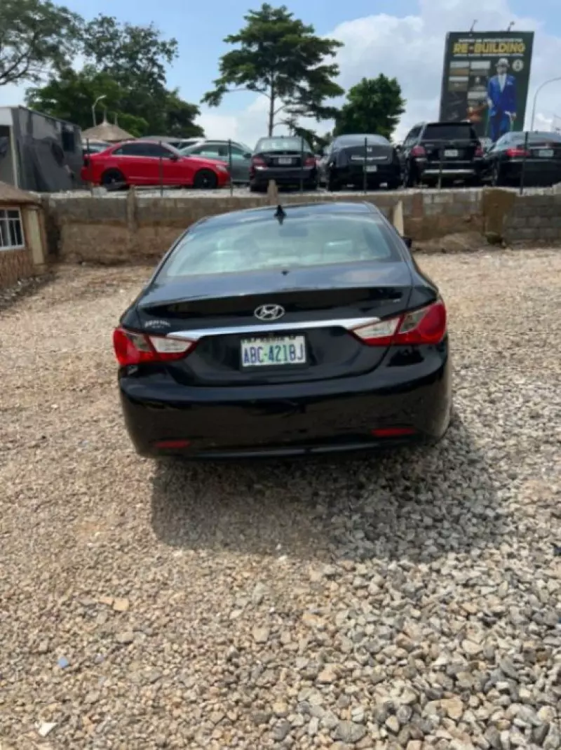 Hyundai Sonata   - 2011