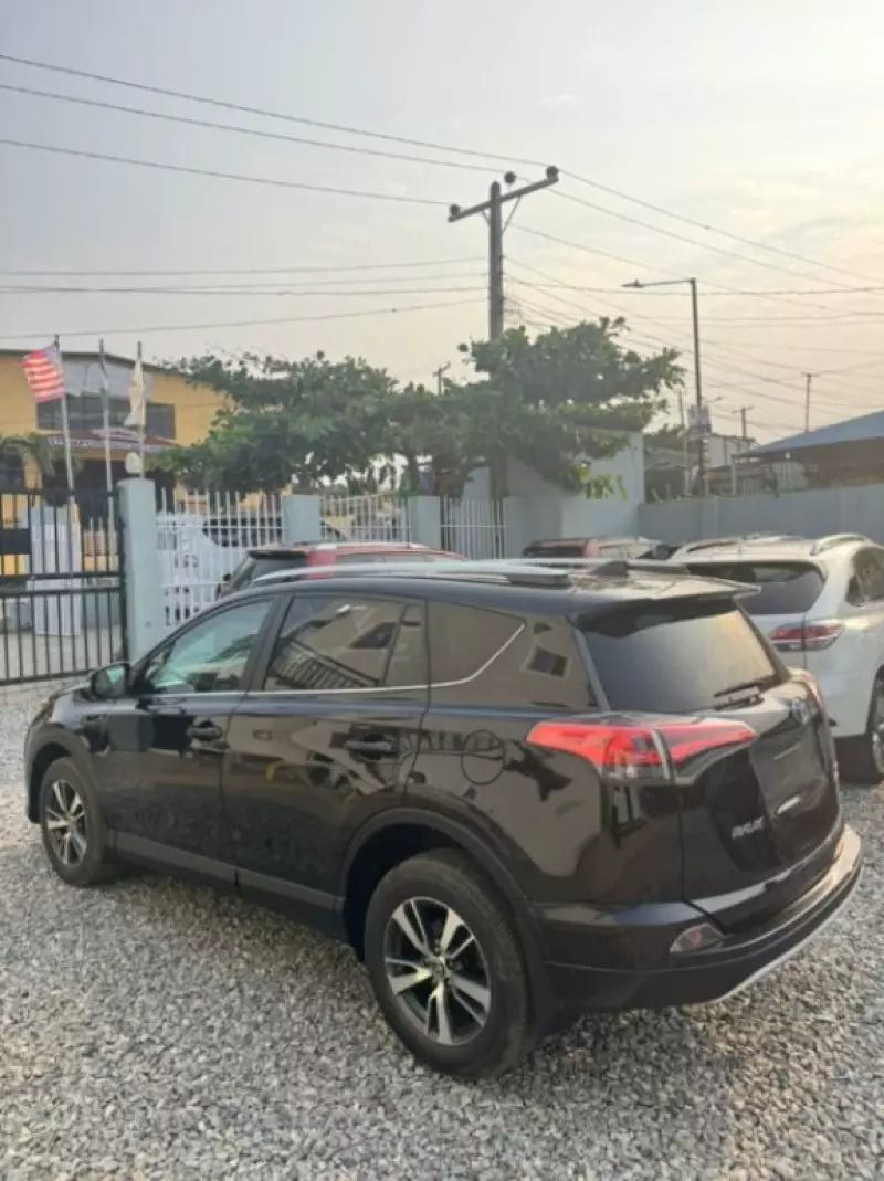 Toyota RAV 4   - 2016
