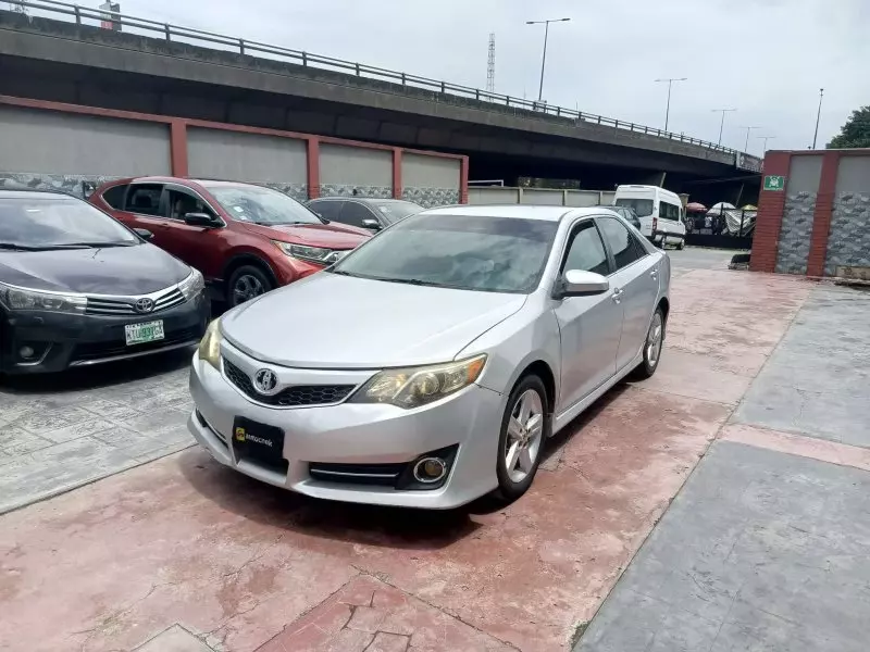 Toyota Camry   - 2013