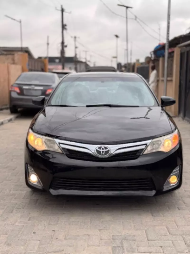 Toyota camry   - 2012