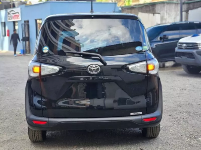 Toyota Sienta   - 2018