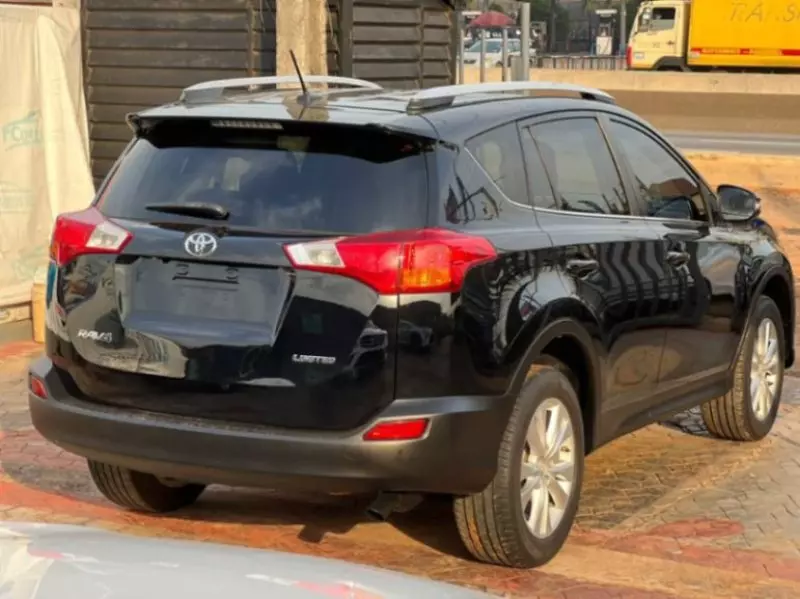 Toyota RAV 4   - 2015