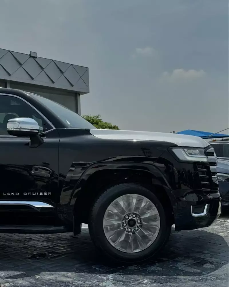 Toyota  Land Cruiser VXR V8   - 2024