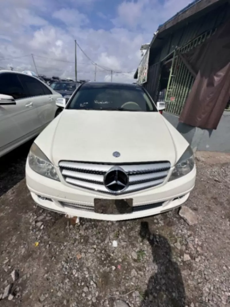 Mercedes-Benz C 300   - 2010