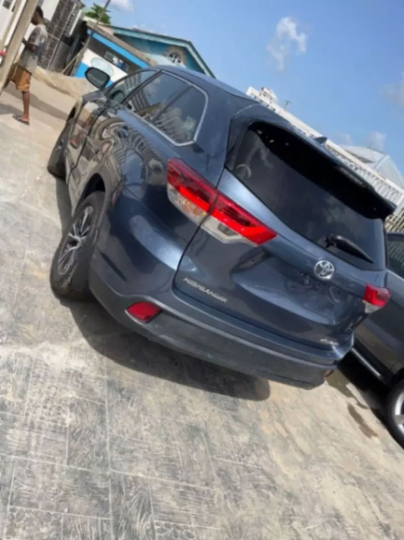 Toyota Highlander   -