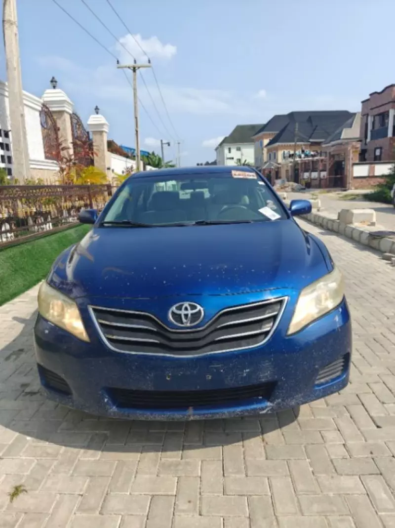 Toyota Camry   - 2010