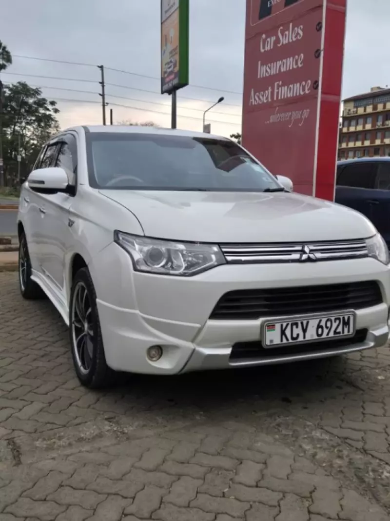 Mitsubishi OUTLANDER   - 2012