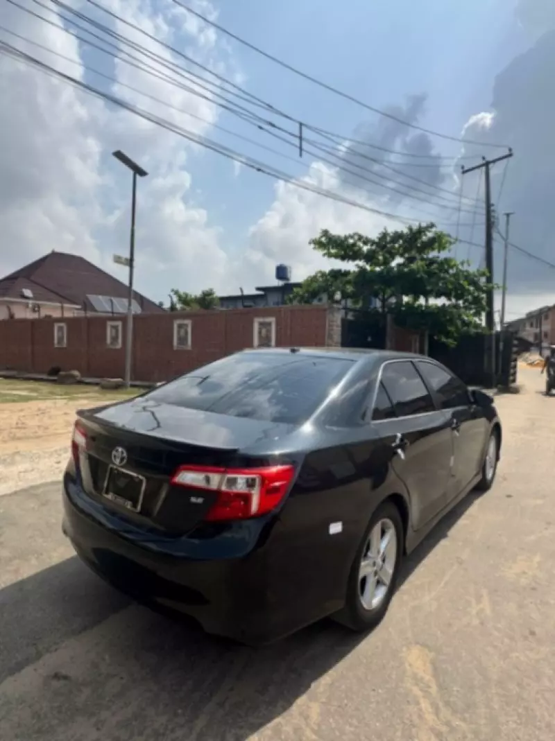 Toyota Camry   - 2012