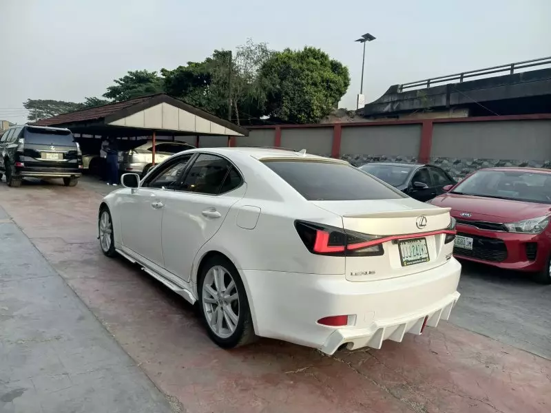 Lexus IS