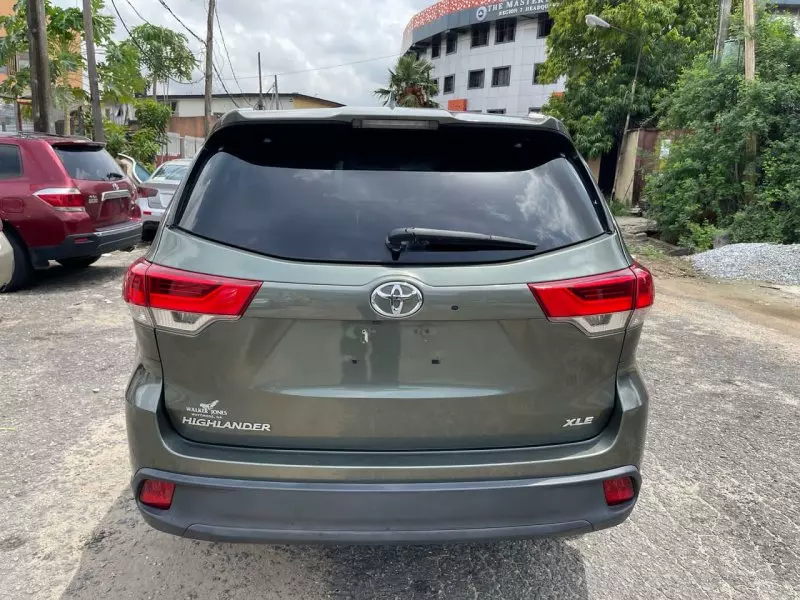 Toyota Highlander   - 2018