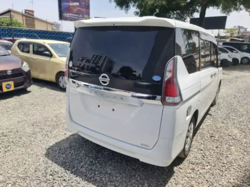 Nissan Serena   - 2018