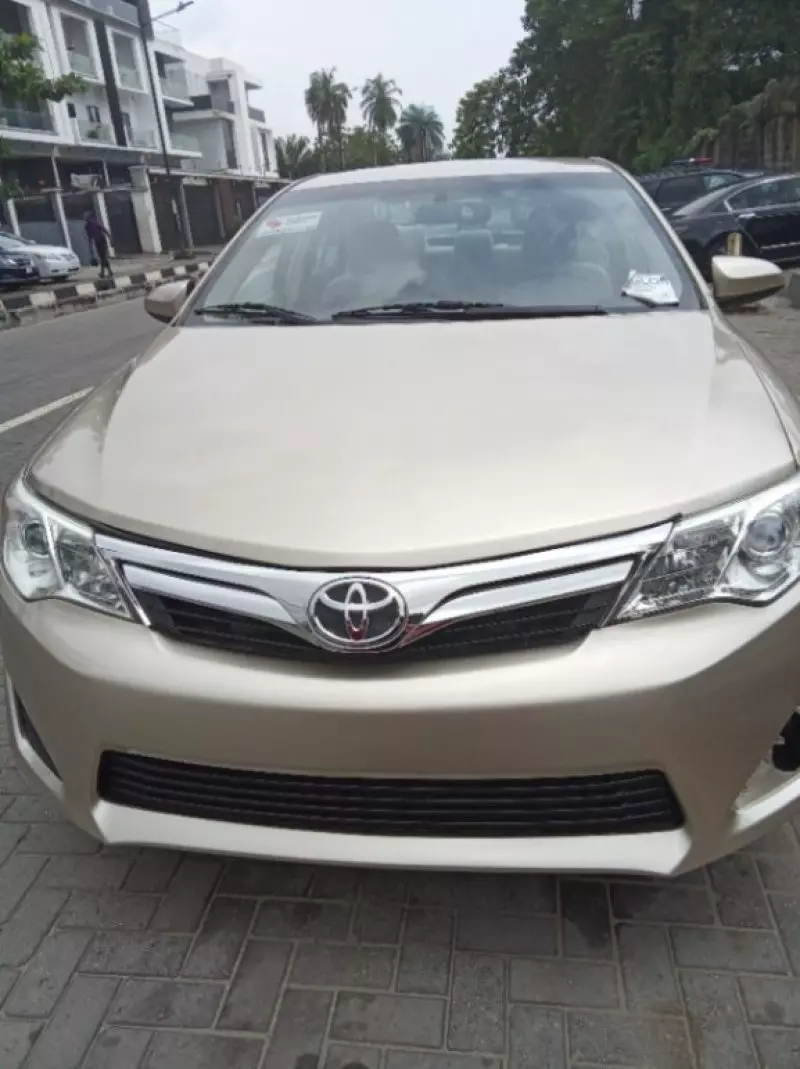 Toyota Camry   - 2013