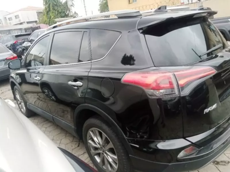 Toyota RAV4   - 2017