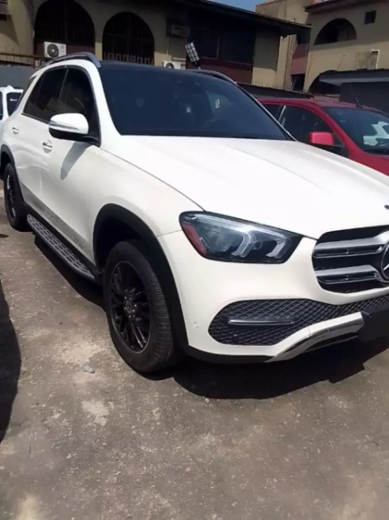 Mercedes-Benz GLC 300   - 2021