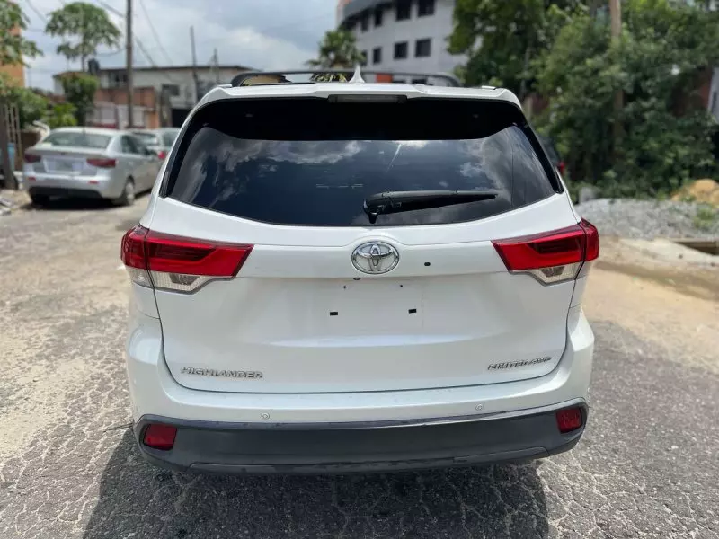 Toyota Highlander   - 2016