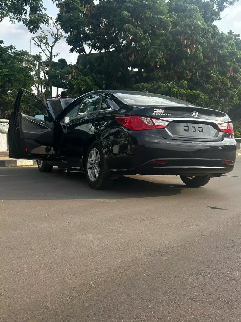 Hyundai Sonata   - 2013