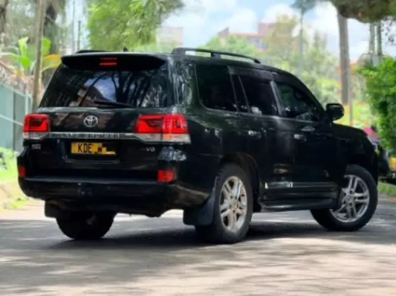 Toyota Land Cruiser V8   - 2010