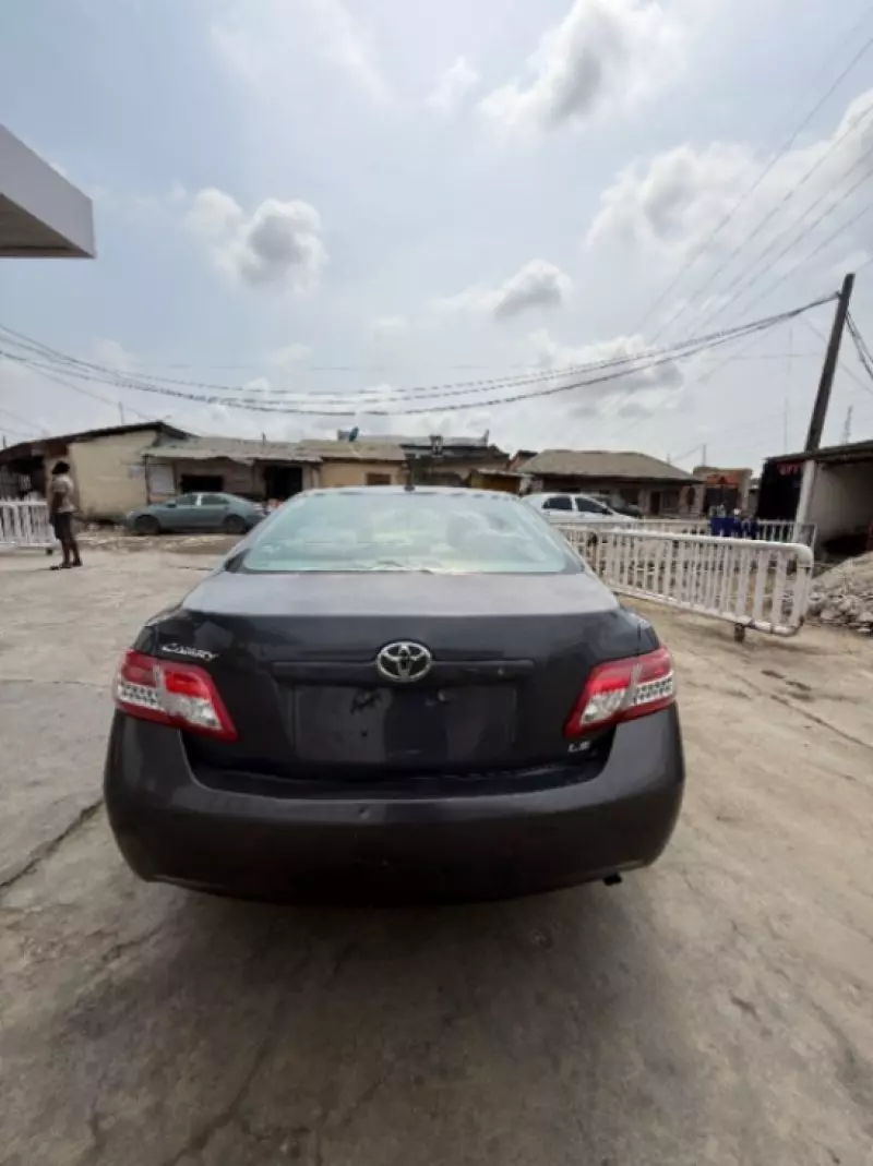 Toyota Camry   - 2011