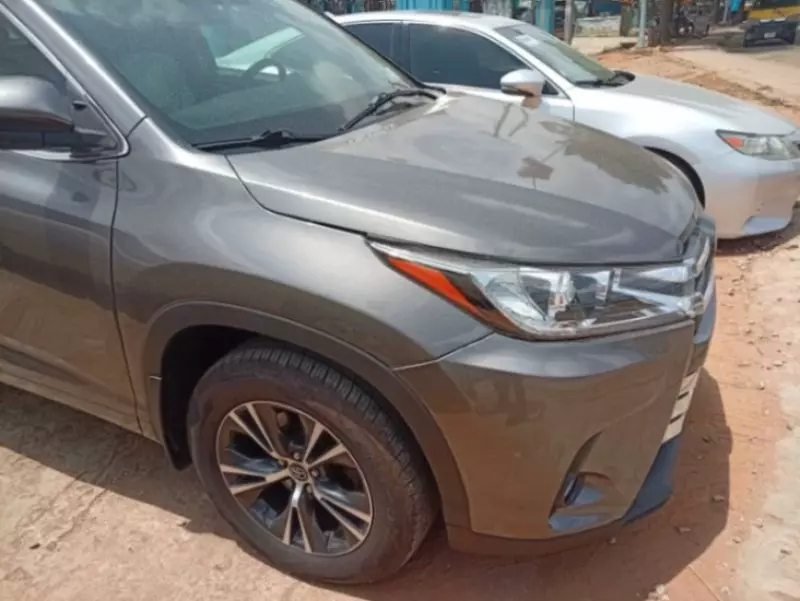 Toyota Highlander   - 2016