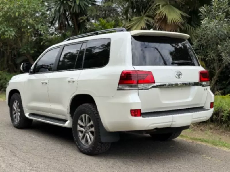 Toyota Land Cruiser V8   - 2017