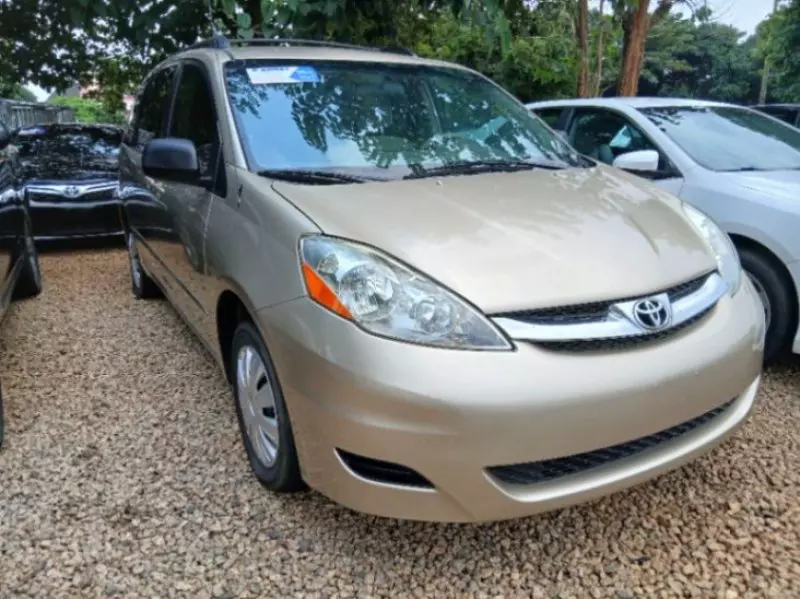 Toyota Sienna   - 2009