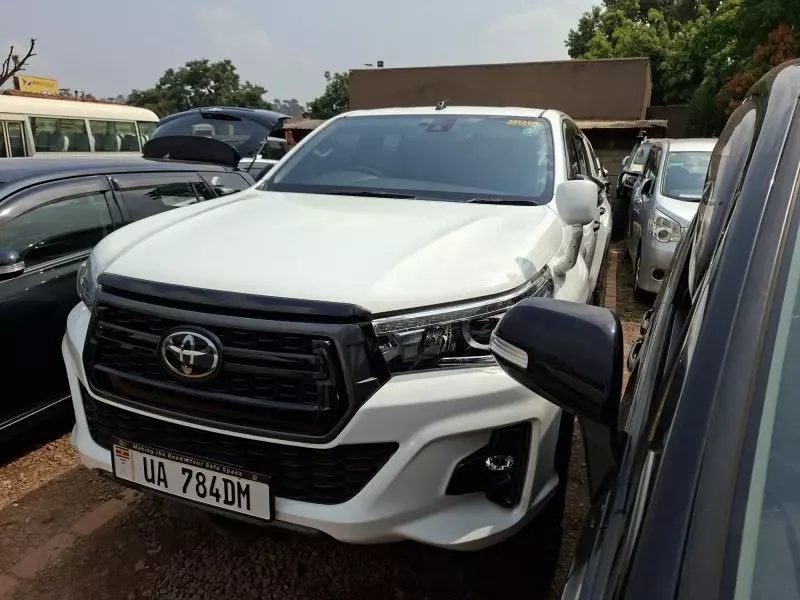 Toyota Hilux   - 2019