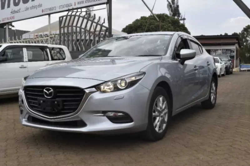 Mazda Axela    -