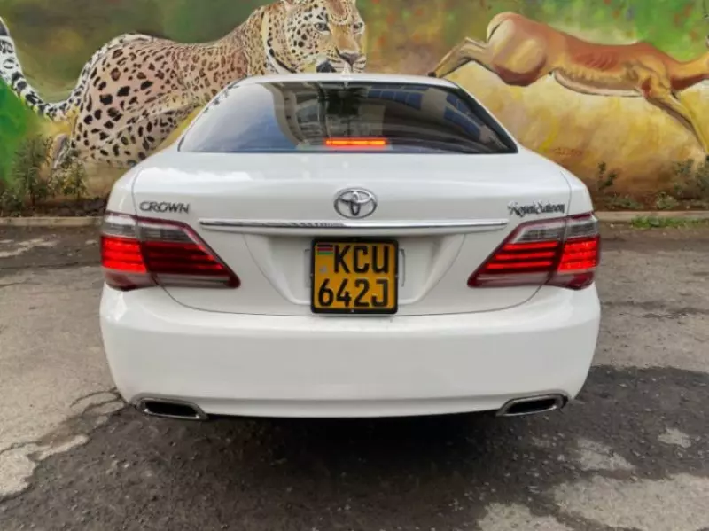 Toyota Crown   - 2011