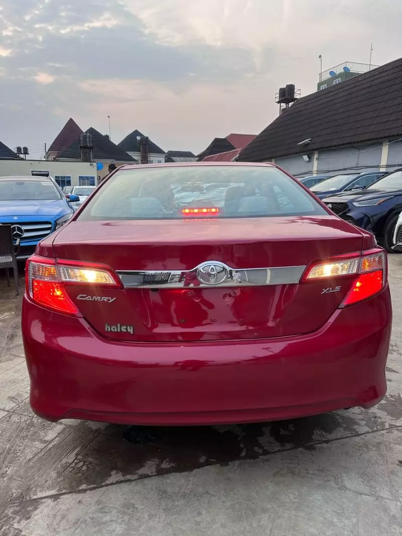 Toyota Camry   - 2012