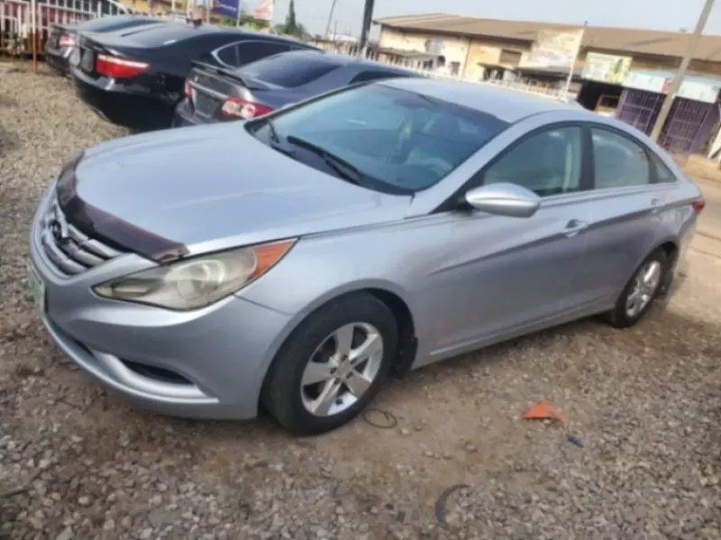 Hyundai Sonata   - 2011