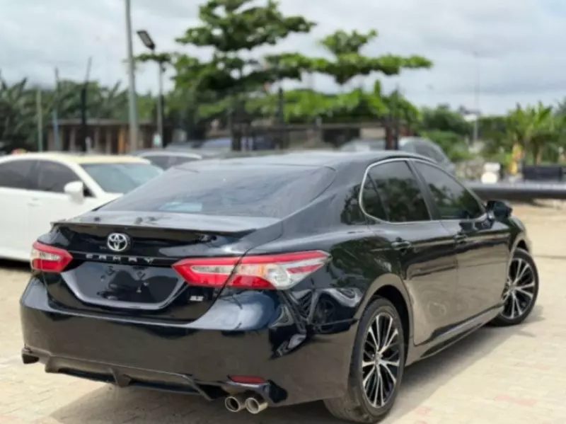 Toyota Camry   - 2018