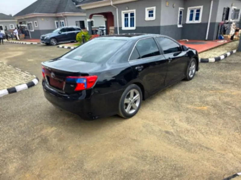 Toyota Camry   - 2012