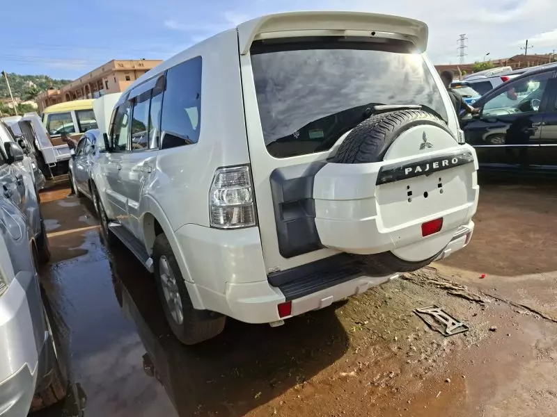 Mitsubishi Pajero - 2015