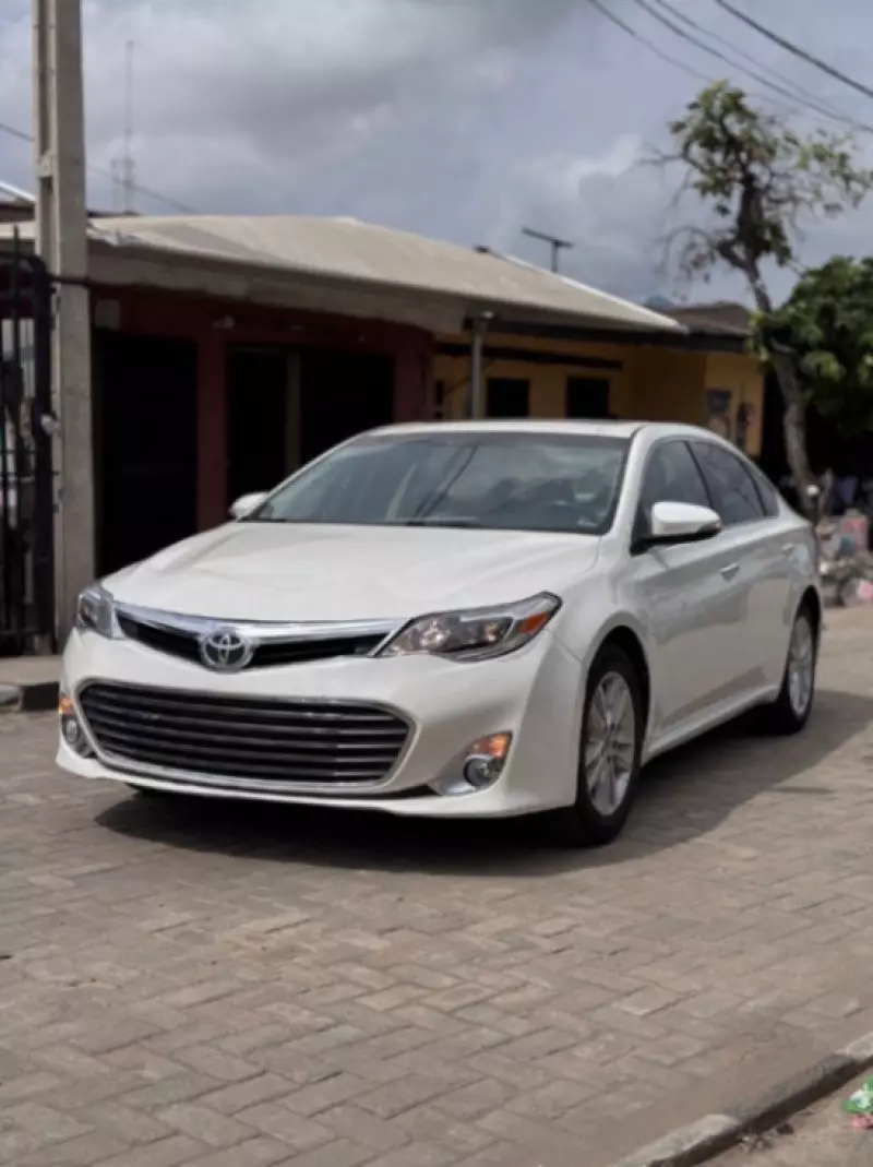 Toyota Avalon   - 2013