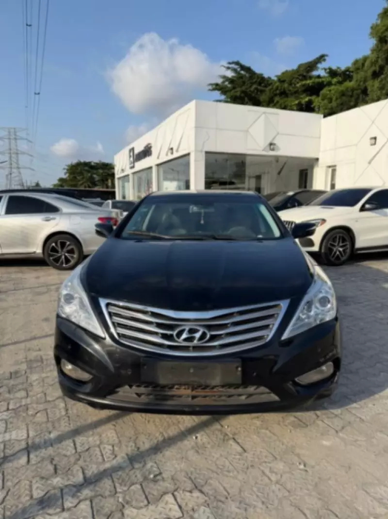 Hyundai Grandeur   - 2012