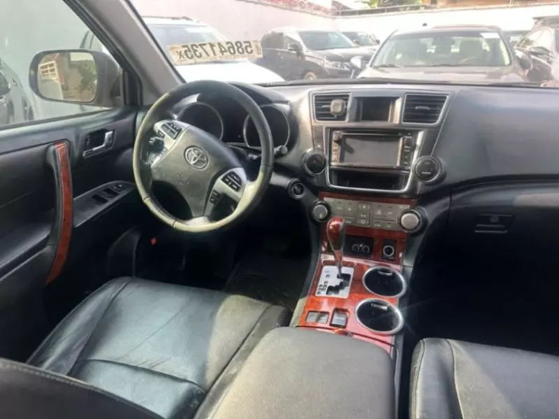 Toyota Highlander   - 2013