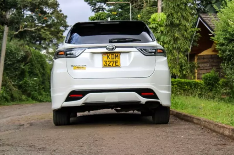Toyota Harrier   - 2017