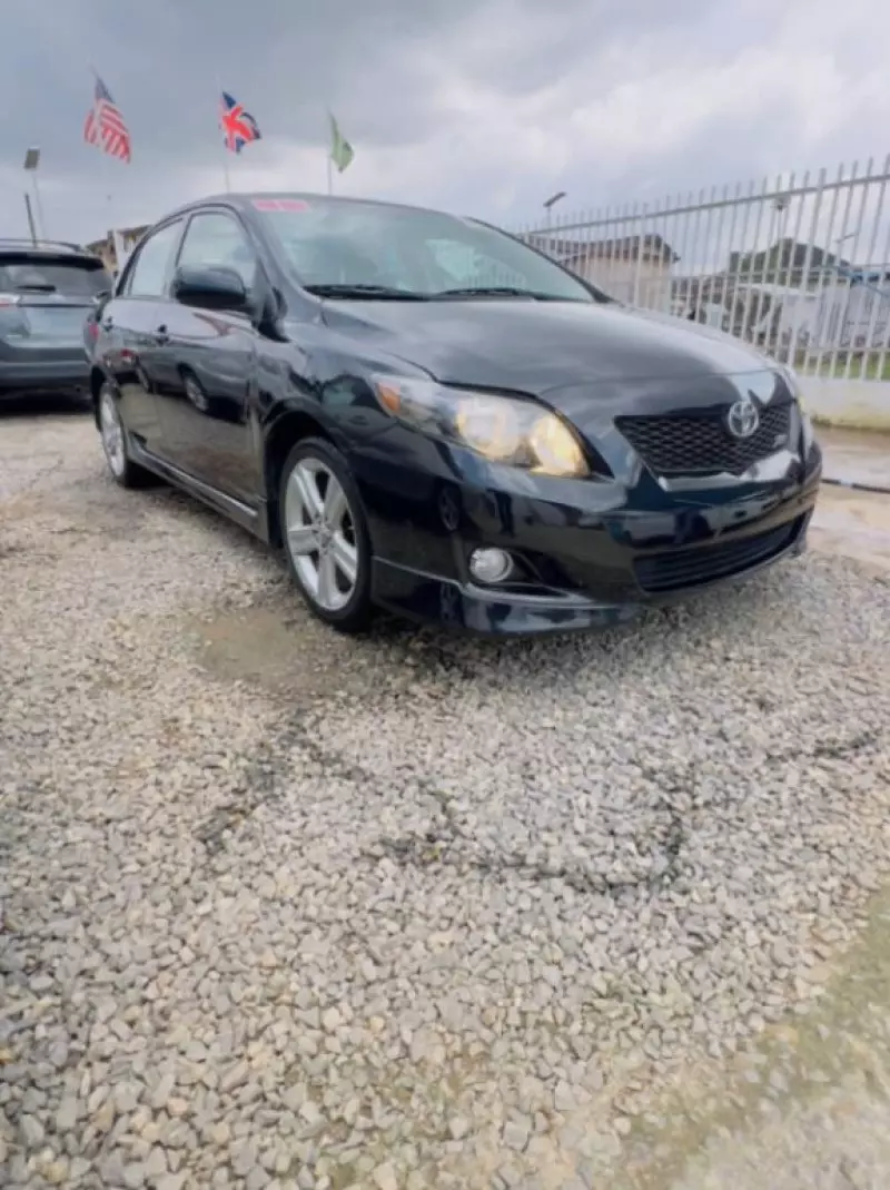 Toyota Corolla   - 2009