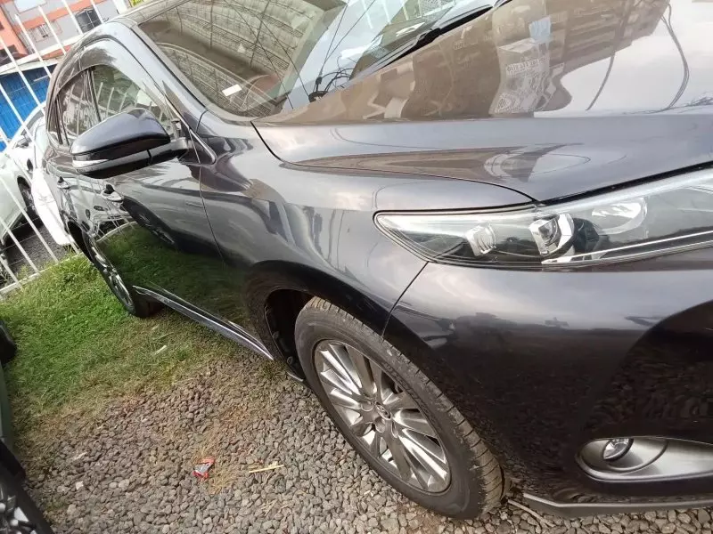 Toyota Harrier   - 2017