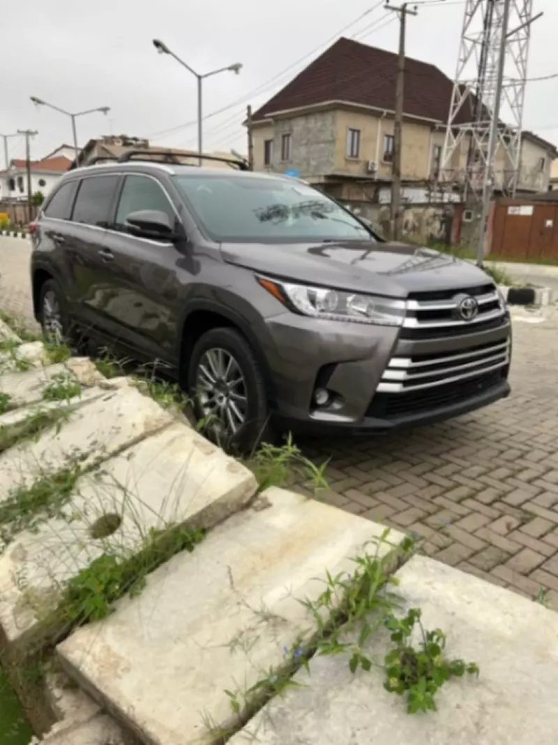 Toyota Highlander   - 2016