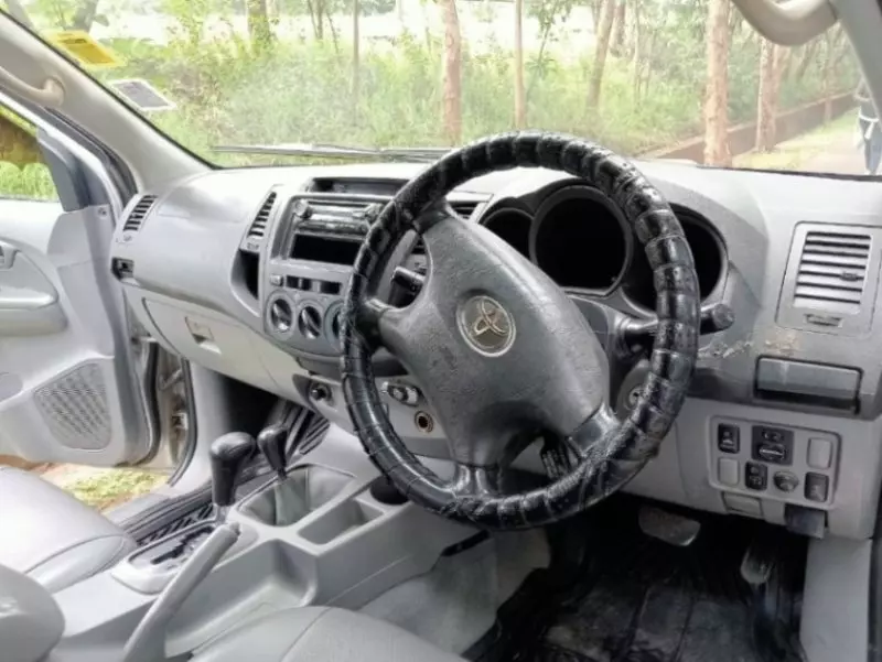 Toyota Hilux    - 2007