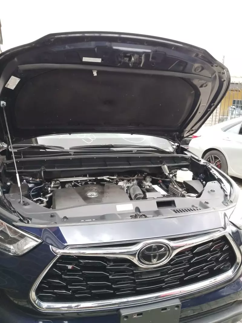 Toyota Highlander   - 2021