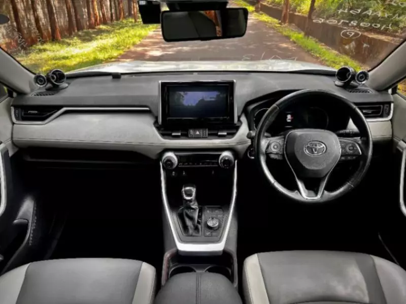 Toyota RAV 4   - 2019