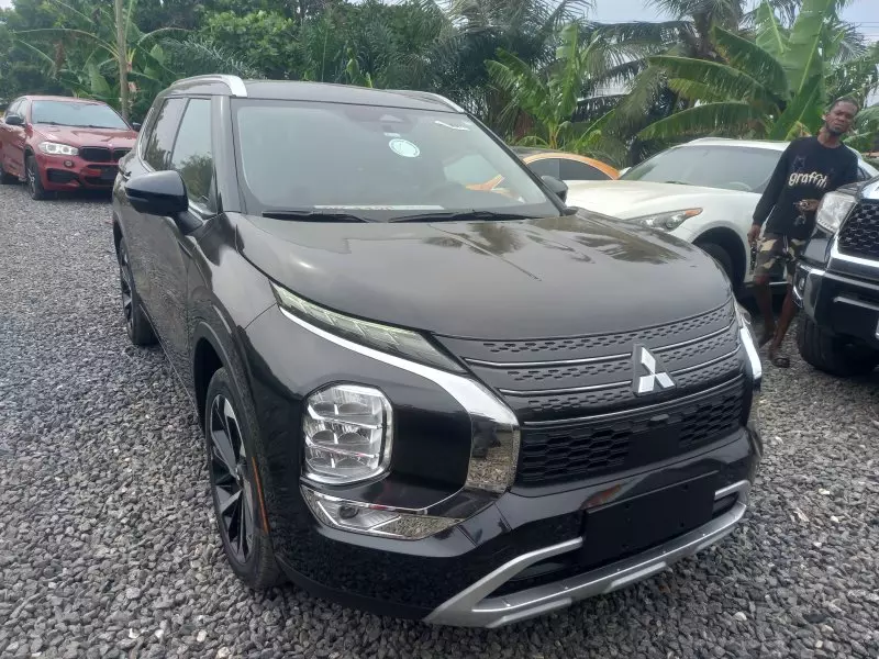 Mitsubishi OUTLANDER   - 2022