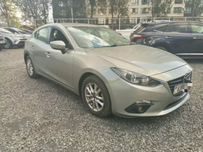 Mazda 3   - 2015