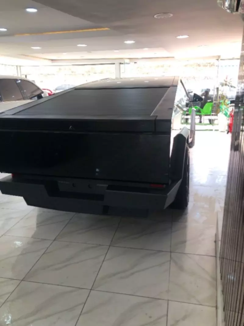 Tesla Model 3   - 2024