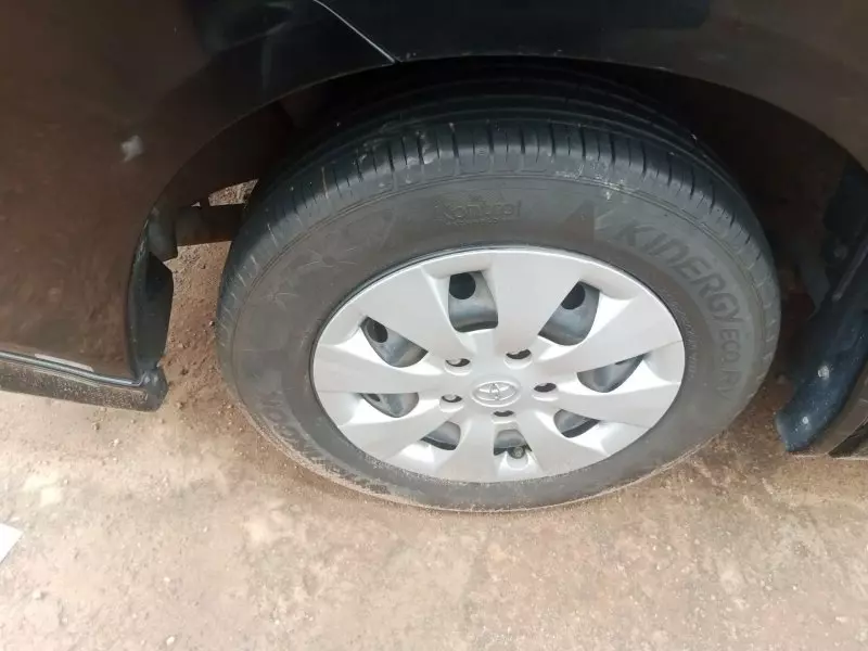 Toyota Noah   - 2012